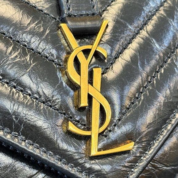 YSL SAINT LAURENT COLLEGE MINI CHAIN BAG IN SHINY CRACKLED LEATHER BLACK - Picture 4 of 16